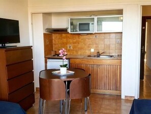 Coffee/tea maker, fridge, microwave, oven - Studio Orsoni - See View (Calvi)
