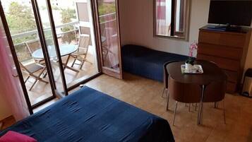 1 chambre, fer et planche à repasser, Wi-Fi gratuit, draps fournis