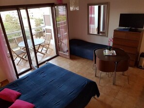 1 bedroom, iron/ironing board, WiFi (free), bed sheets - Studio Orsoni - See View (Calvi)