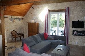 TV, fireplace, table tennis, stereo - Former sheepfold renovated, quiet, with heated pool. (Montgesty)
