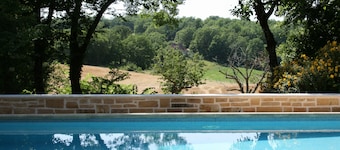 Former sheepfold renovated, quiet, with heated pool.