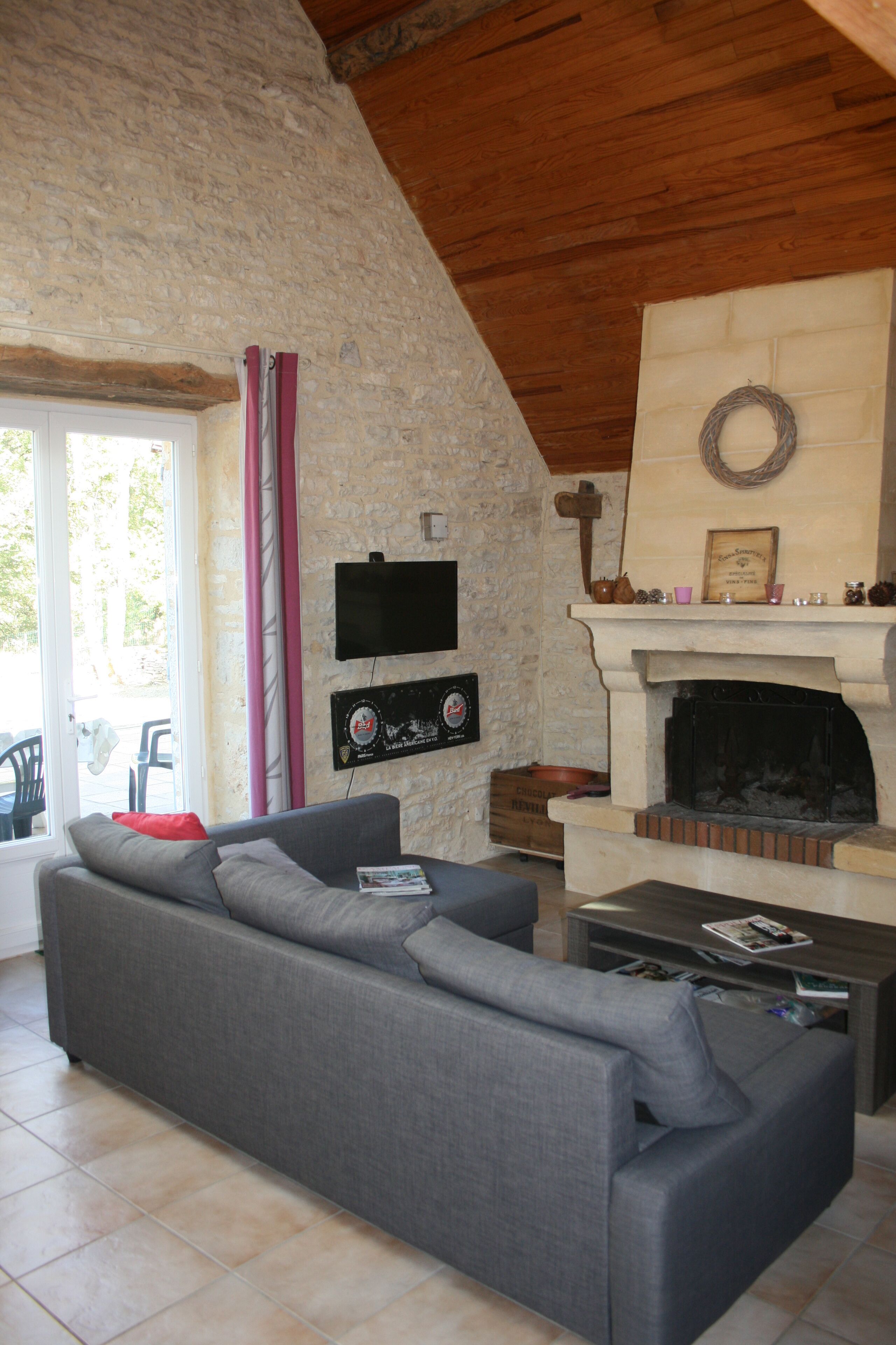 TV, fireplace, table tennis, stereo