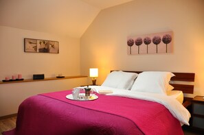 3 bedrooms, iron/ironing board, travel cot, WiFi