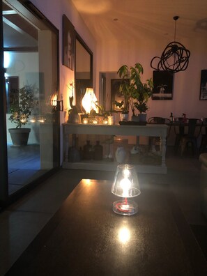 Interior - Beautiful contemporary villa (Rochefort-du-Gard)