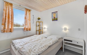 2 bedrooms, travel crib, free WiFi - Nice home in Faaborg with WiFi (Faaborg)