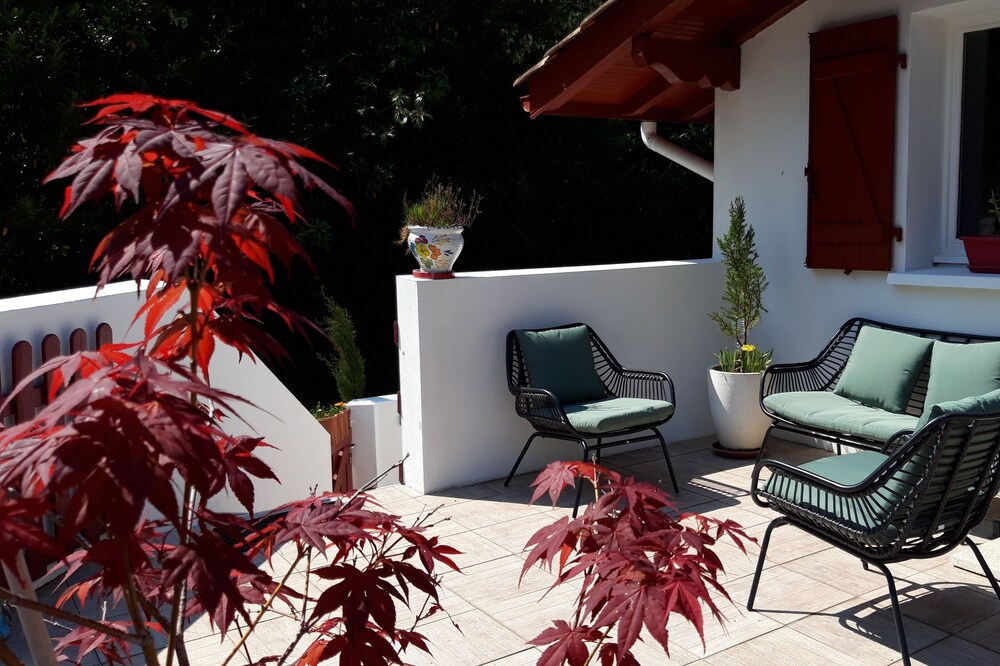 Pretty gite T3 - 96 m2 - quiet - 8x4 swimming pool heated in season - terrace 30 m2.
