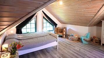 2 bedrooms, iron/ironing board, free WiFi