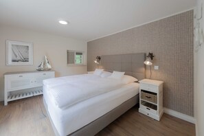1 bedroom, bed sheets, wheelchair access