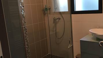 Douche, sĂšche-cheveux