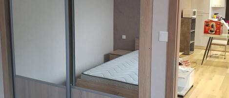 1 chambre, fer et planche à repasser, Wi-Fi, draps fournis