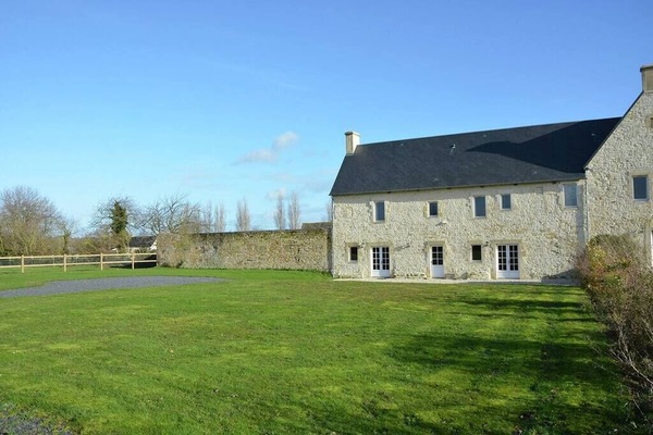 Outside view (1)