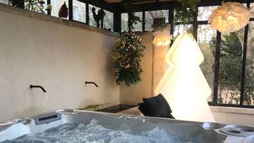 Bain à remous intérieur