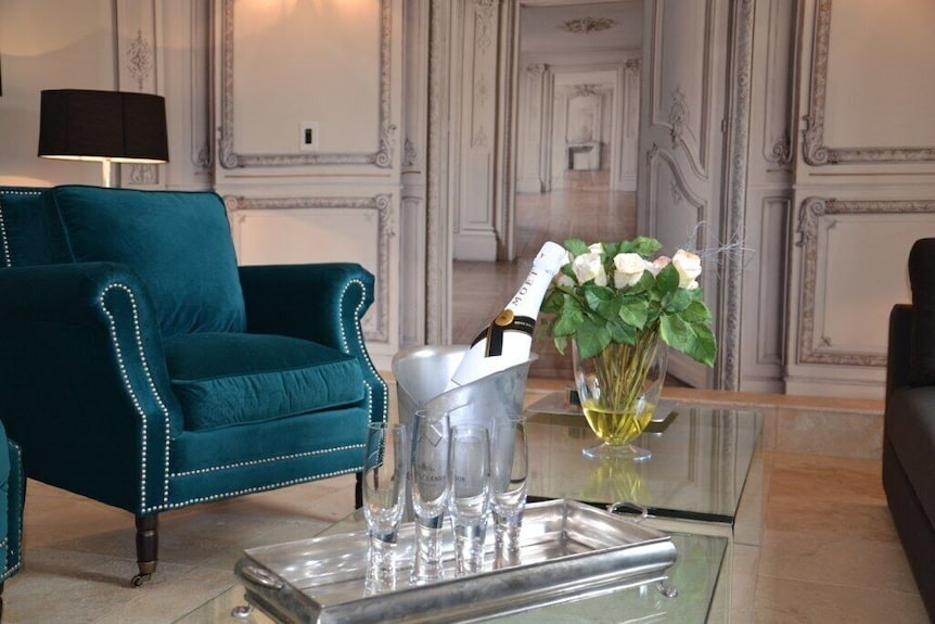 Hotel Services, Concierge, Heated Swimming Pool, Jacuzzi, Large Garden - Avignon