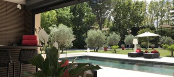 Hotel services, concierge, heated swimming pool, jacuzzi, large garden