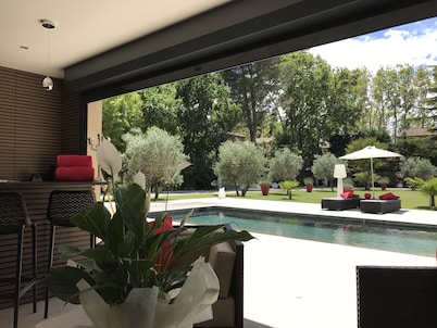 Hotel services, concierge, heated swimming pool, jacuzzi, large garden