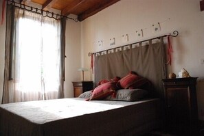 4 dormitorios, tabla de planchar con plancha, wifi y ropa de cama