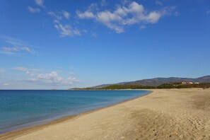 Beach nearby - Panoramic view of the sea and the mountains, Detached village house,  (Calcatoggio)