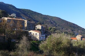 Exterior - Panoramic view of the sea and the mountains, Detached village house,  (Calcatoggio)