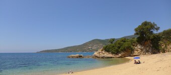 Panoramic view of the sea and the mountains, Detached village house, 