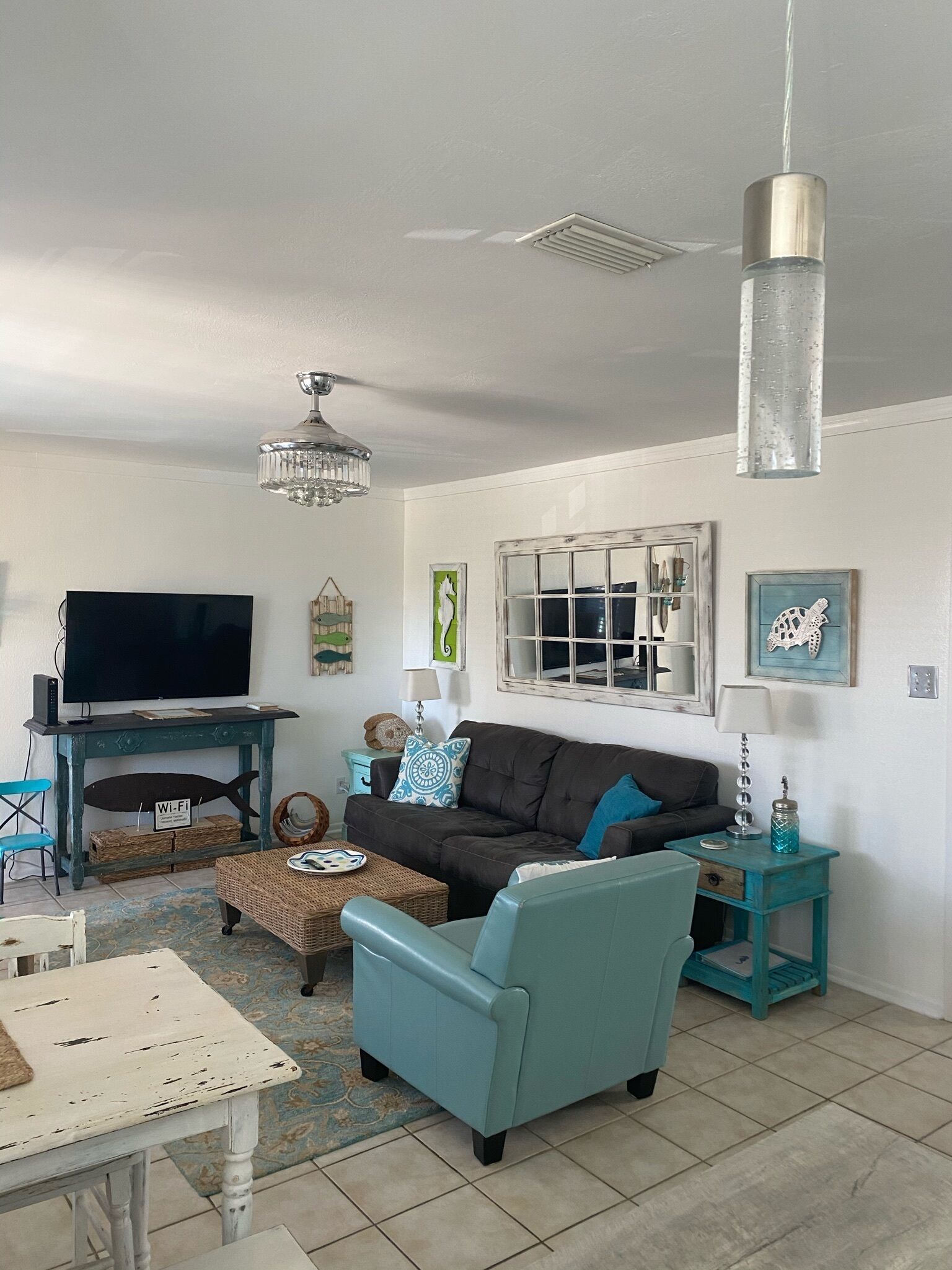 Great deal for Labor Day! Check in early on Friday and check out late on Monday!