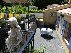 Outdoor dining - Charming villa with private pool, 4 km from the beaches and close to Cassis (Ceyreste)