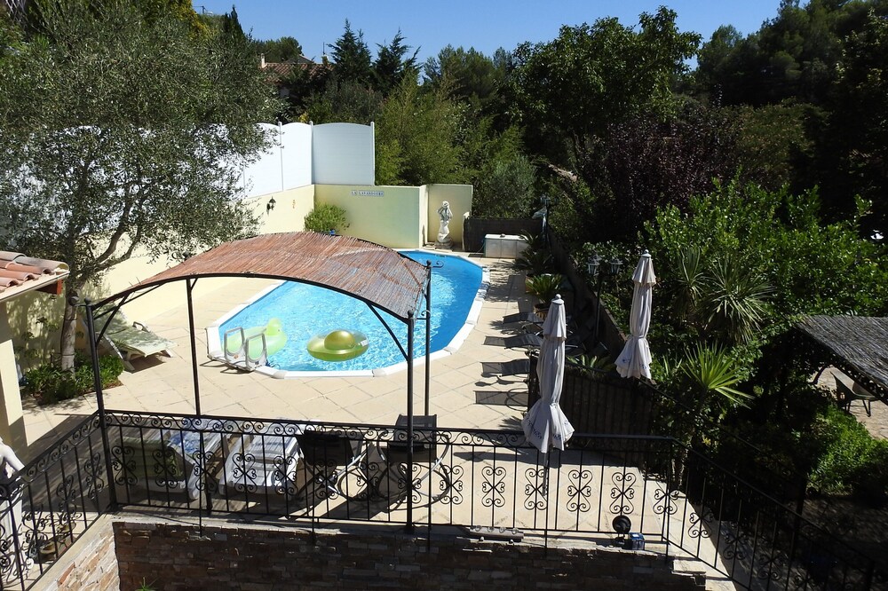 Charming villa near cassis located between sea / hills 5mm beaches WIFI