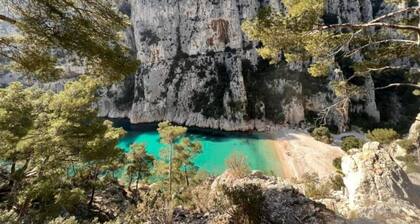 Viehättävä huvila lähellä Cassis sijaitsee meren / mäen välillä 5mm rannat WIFI