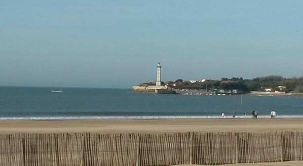 Plage à proximité, chaises longues