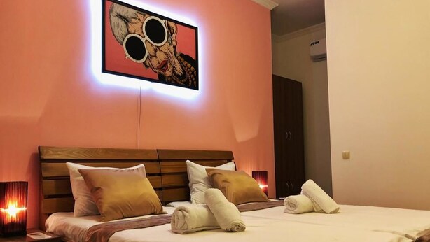 Soundproofing, WiFi (free), bed sheets - Hotel Tipsy (Tbilisi)