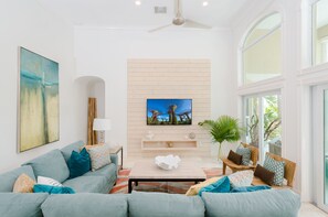 Televisio, DVD-soitin, työhuone