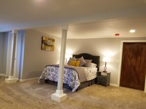 1 Schlafzimmer, Schreibtisch, Bügeleisen/Bügelbrett, Reisekinderbett