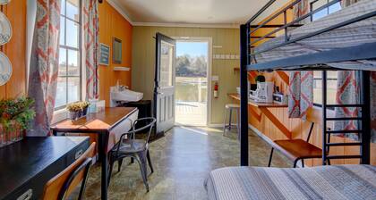 Sleep next to the Pond Fishhouse