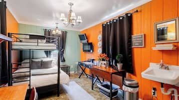 1 bedroom, free WiFi, bed sheets