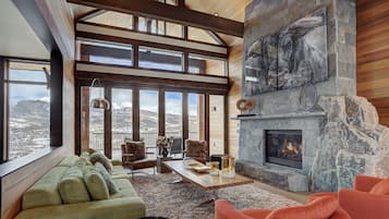 TV connectée, cheminée, jeux vidéo, lecteur de DVD