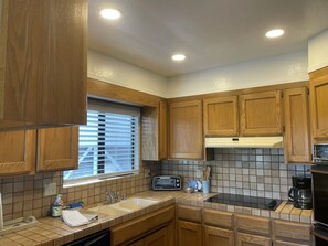 雪櫃、微波爐、焗爐、爐具