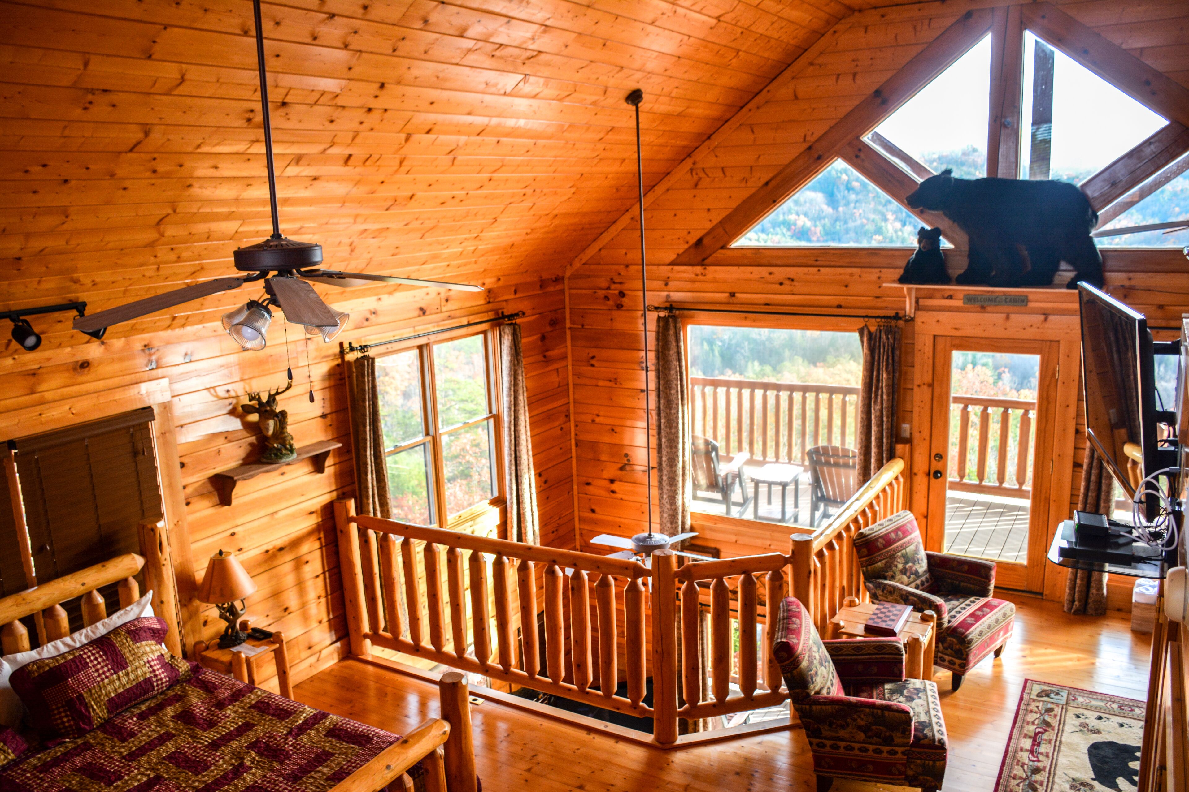 NEWLY RENOVATED! 3/3-BATH W/LOFT AWESOME MTN. VIEWS. WI-FI. SLEEPS UP TO 12.