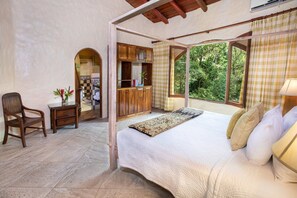 10 bedrooms, in-room safe, iron/ironing board, WiFi