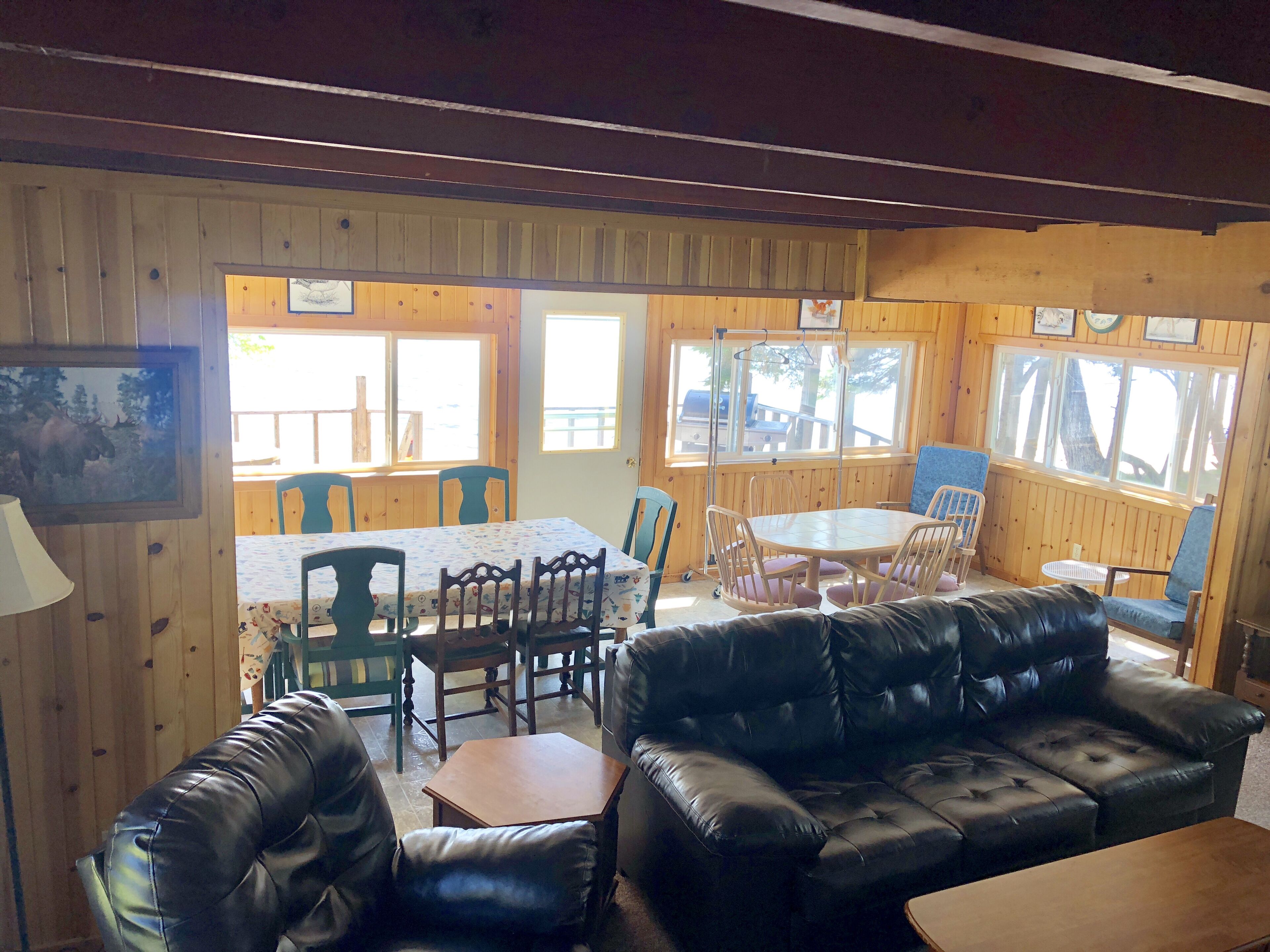 Family Relaxation exists here! On the beach, dock, swim, bonfires, gas fireplace