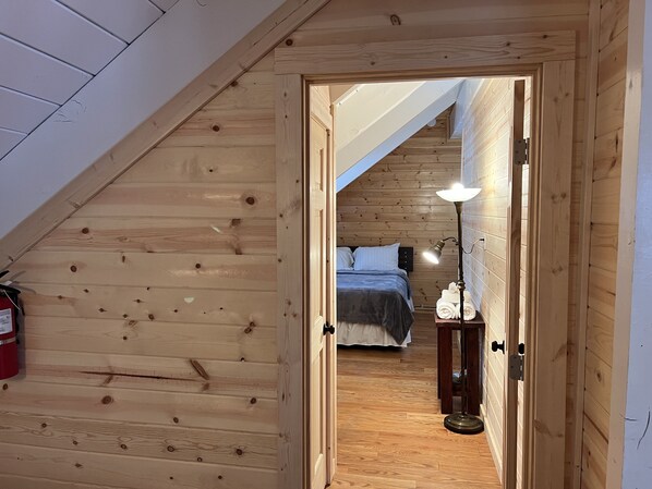 5 bedrooms, WiFi, bed sheets