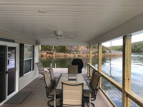 Disfrute de unas vacaciones flotantes en el lago Norris