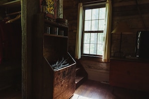 Interior - Peace Lodge - Hand-Hewn Log Cabin In The Woods (Brohman)