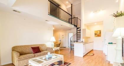 Branson Condo at Holiday Hills with Rustic Views by Golf Course and close to La