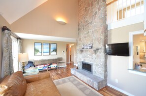 Smart TV, chimenea, reproductor de DVD y estéreo 