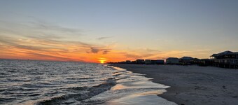 Smuk 6BR Gulf Front Hjem - Pool & Deck - Book nu!