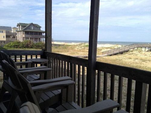 Hatteras Heaven® - Oceanfront 2BR/2 Bath Condo - Pool, Renovated Kitchen, King 
