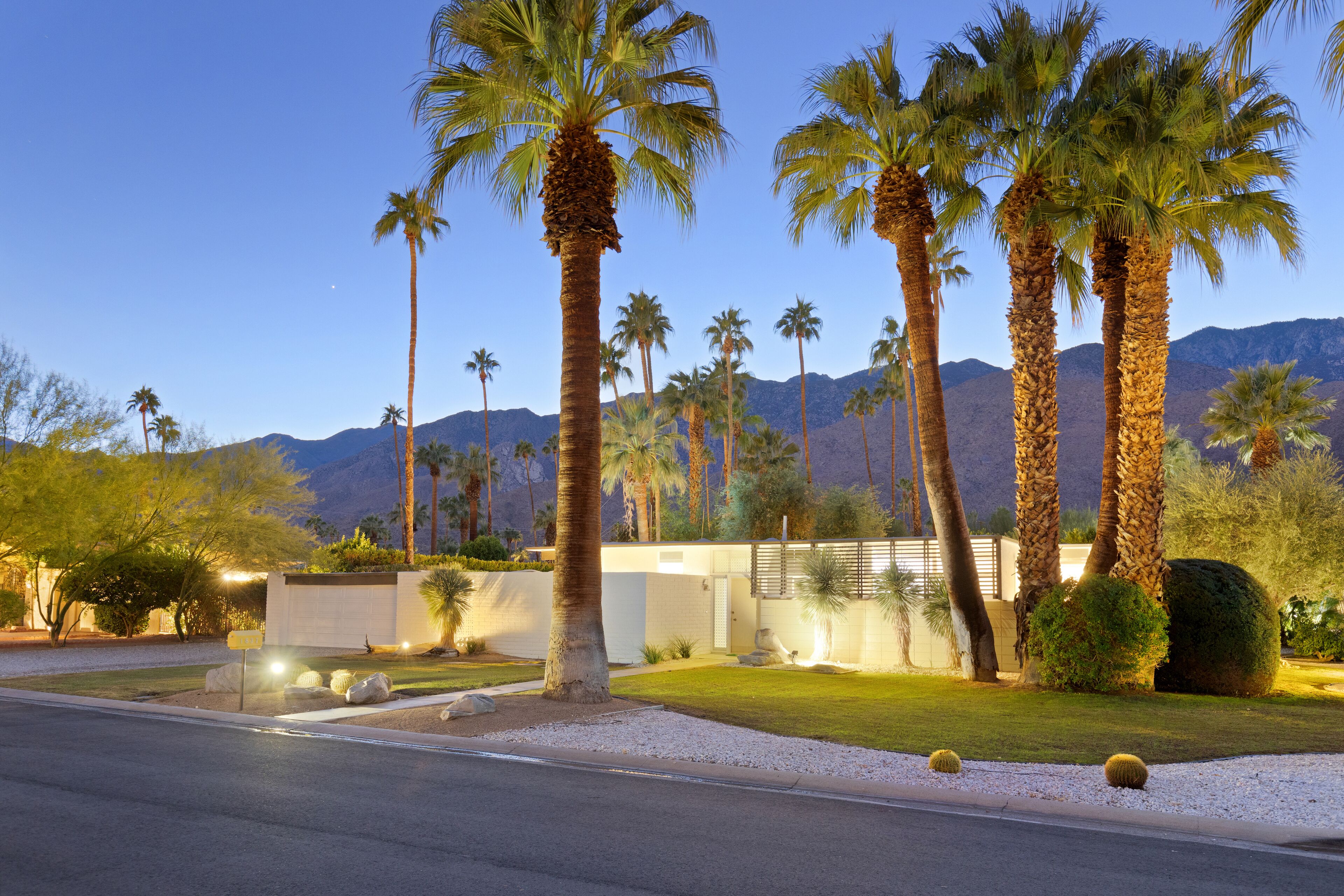 Mid-century architecture and the desert sky... the perfect getaway!
