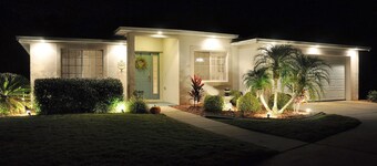 Unbeatable pool privacy ❤️ in a hidden tropical oasis close to Disney!