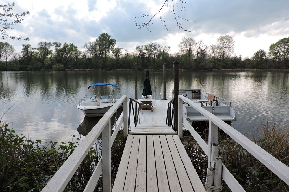 Riverfront Vacation Retreat Augusta 5 STAR