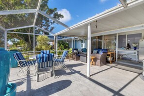 屋外ダイニングエリア