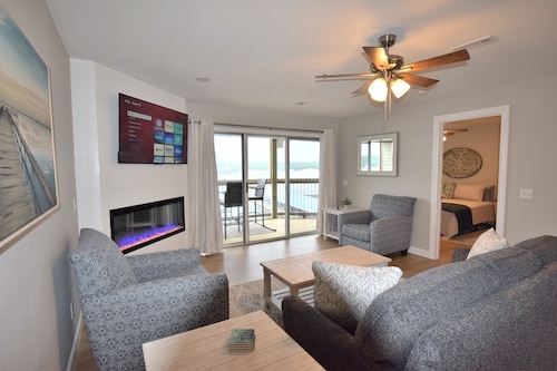 Building 10  BEAUTIFUL! MAIN CHANNEL-NEW 2 KING BEDs/2BA-SLEEPS 6
WIFI